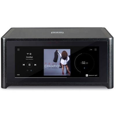 Aparelho eletrônico preto com ecrã a cores exibindo capa de álbum e níveis de som