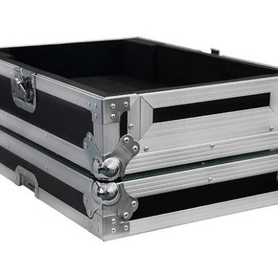 Estojo de transporte profissional preto e alumínio aberto