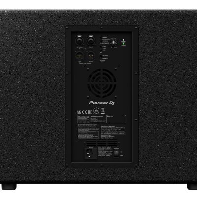 Altifalante preto Pioneer DJ visto de trás com painel de controlo e conexões