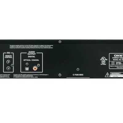 Painel traseiro de equipamento ONKYO preto com conectores de áudio e texto técnico