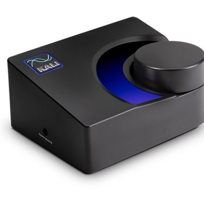 equipamento preto com botão circular e logotipo I-CAL