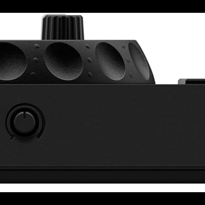 Equipamento de controlo áudio preto com botões rotativos e carris deslizantes