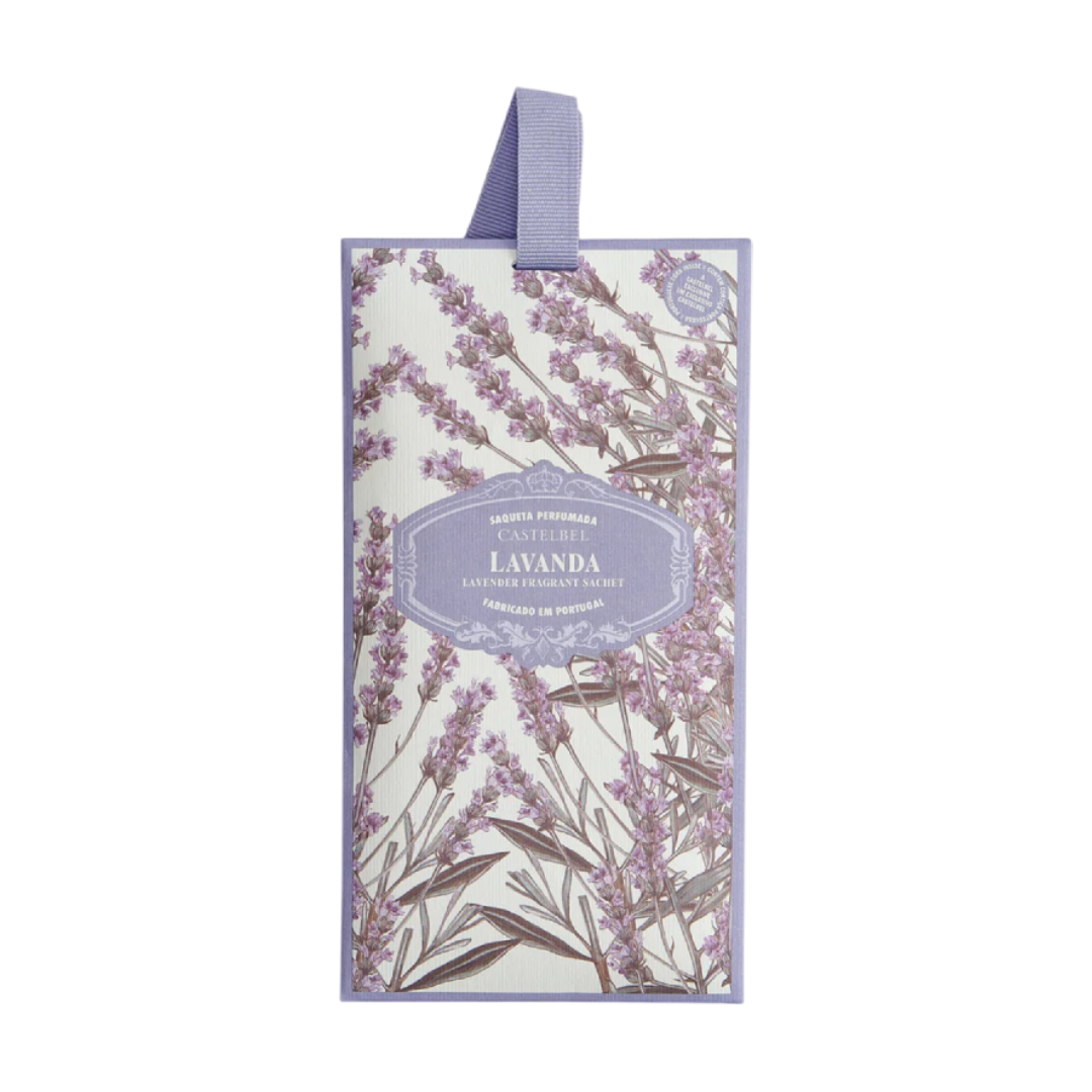 Castelbel - Saqueta Perfumada Lavanda Saqueta perfumada de lavanda com padrão floral e etiqueta lilás, com fita para pendurar
