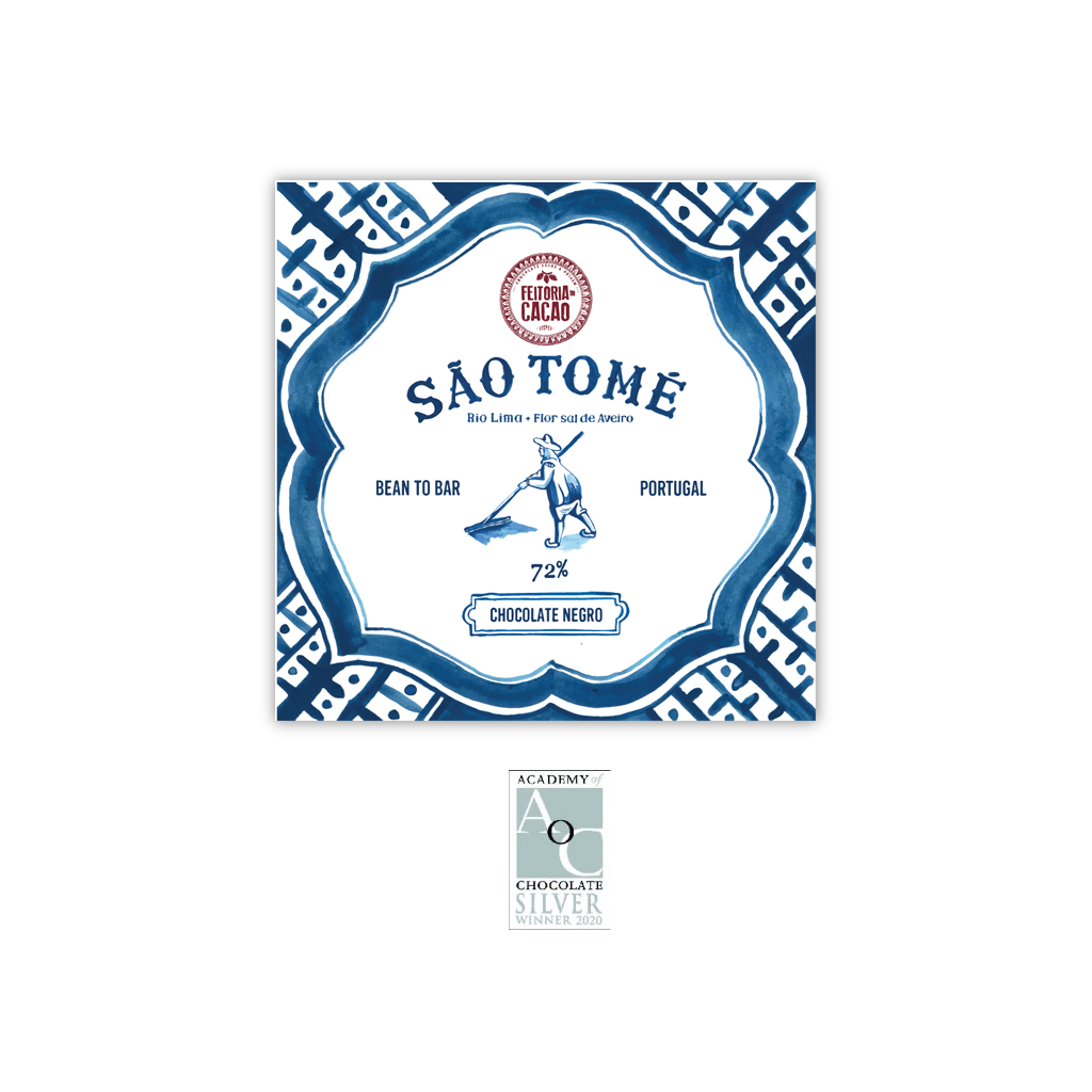 Feitoria do Cacao - Chocolate Negro 72% e Flor de Sal São Tomé Embalagem azul e branca de chocolate negro São Tomé com selo de prémio