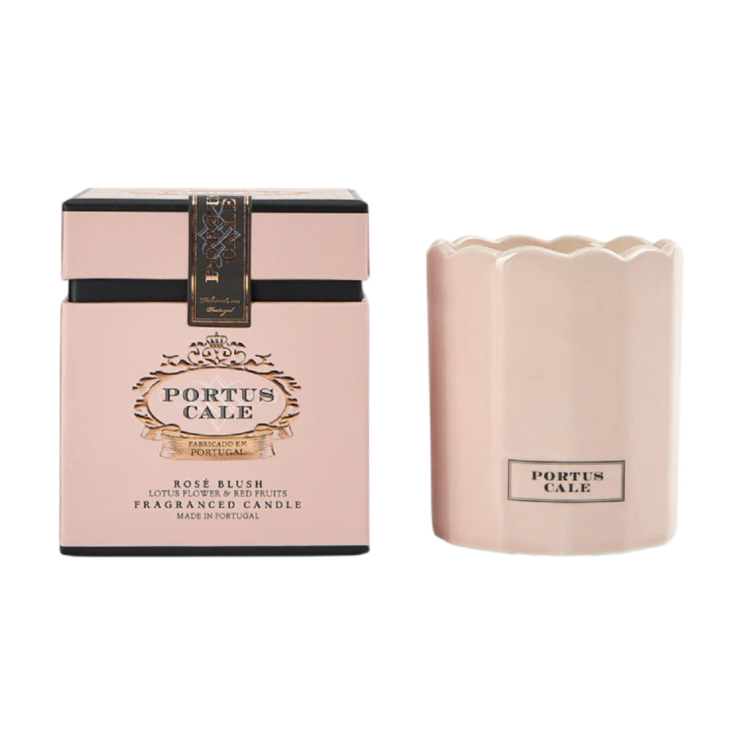 Vela perfumada PORTUS CALE Rosé Blush com embalagem e recipiente cerâmico rosa claro
