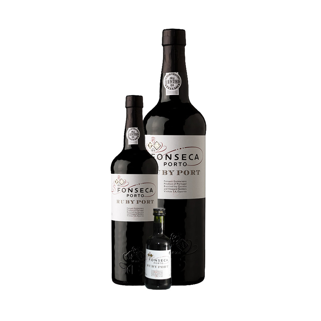 Fonseca Porto - Ruby Port Três garrafas pretas de vinho Porta, diferentes tamanhos, rótulos brancos Fonseca Porto Ruby Port