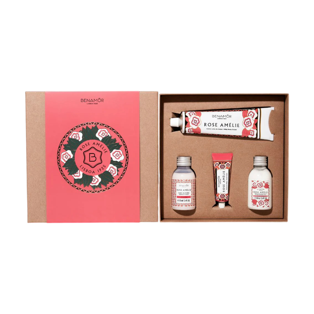 Benamôr - Rose Amélie Gift Set Conjunto de produtos Benamôr Rose Amélie com embalagem rosa e castanha e decoração floral.