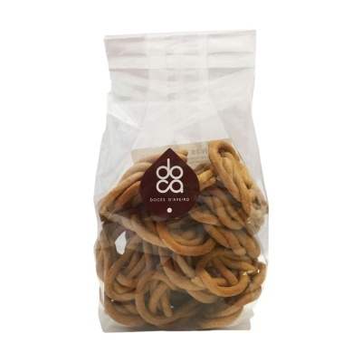 Pacote plástico com biscoitos doces tradicionais de Aveiro.