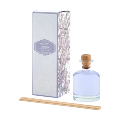 Conjunto difusor de fragrância lavanda com frasco de vidro, tampa de cortiça, varetas de madeira e embalagem decorada