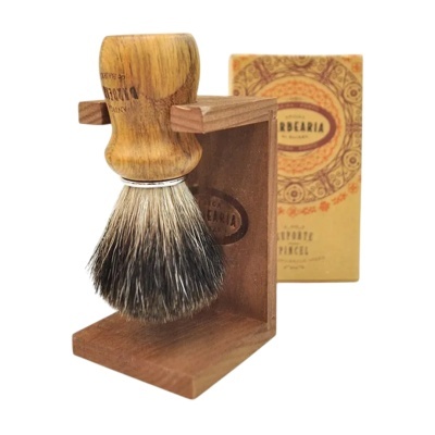Escova de barbear com suporte de madeira e embalagem decorada