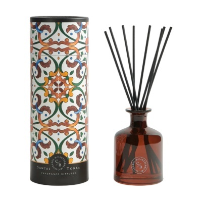 Difusor de fragrância com frasco castanho e embalagem decorada