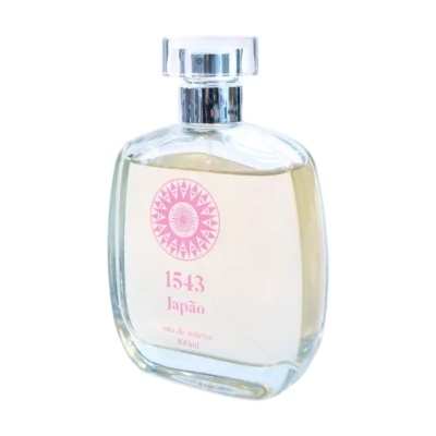 Frasco transparente de perfume com líquido amarelo e rótulo rosa