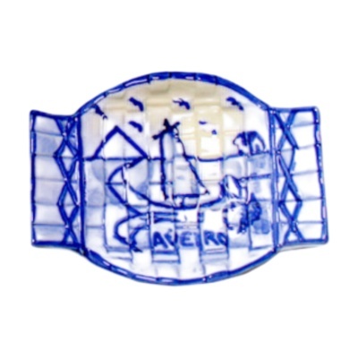 Baralho de cartas branco e azul com desenho de barco e texto AVEIRO.