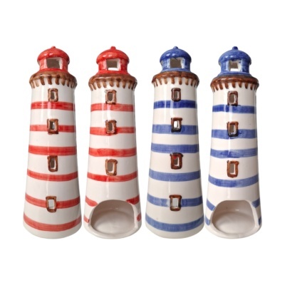 Mini faróis cerâmicos com riscas vermelhas e azuis em fundo branco