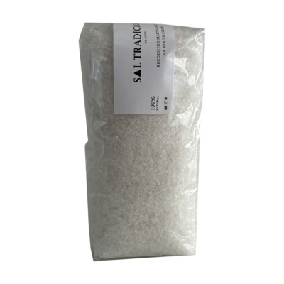 Pacote de sal grosso tradicional com etiqueta branca e texto a preto.