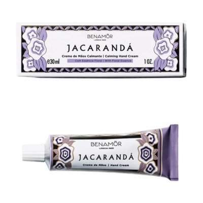 Creme de mãos calmante Jacarandá BENAMÔR em tubo metálico e caixa com design floral lilás e branco.