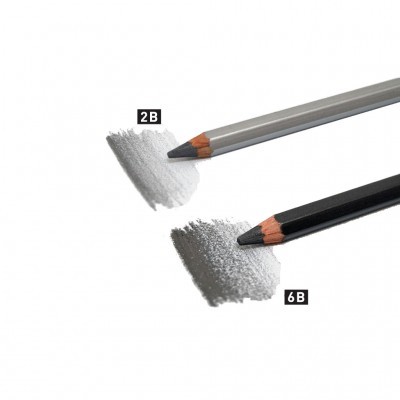 Dois lápis de desenho 2B e 6B a fazer traços cinza num fundo branco