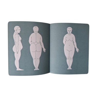 Livro aberto com desenhos lineares de figura feminina nua vista de lado, costas e frontal