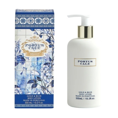 Loção corporal Portus Cale Gold & Blue com embalagem branca e caixa decorada com padrão floral e azulejo azul e branco.
