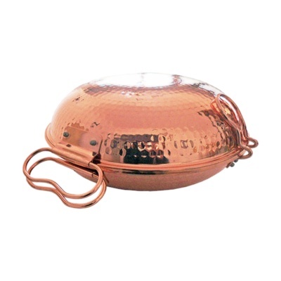 Panela de cobre com tampa e pega em alça, acabamento martelado