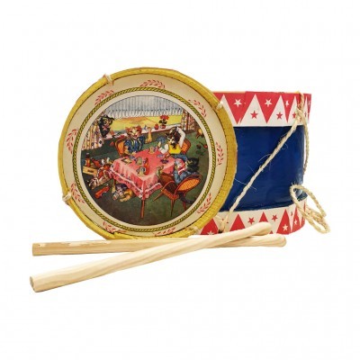 Tambor pequeno azul e vermelho com pele estampada e dois paus de madeira