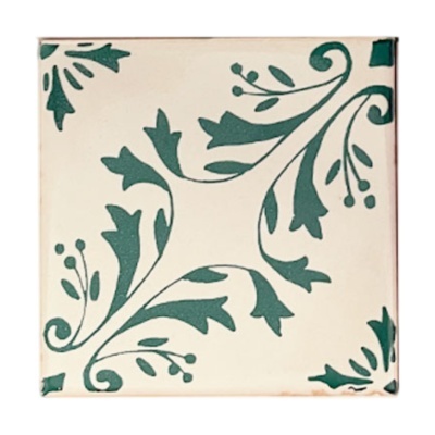 Azulejo quadrado branco com padrão vegetal verde escuro