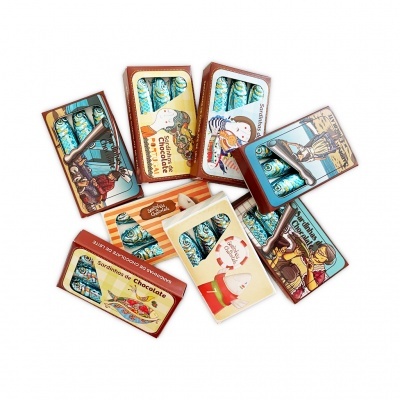 Caixas coloridas de sardinhas em chocolate com janela transparente