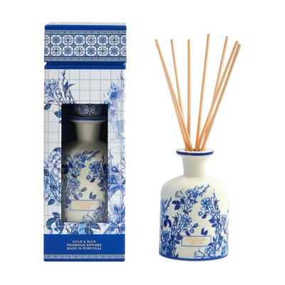 Difusor de fragrâncias azul e branco com padrão floral e embalagem decorada