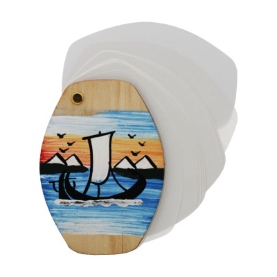 Picks para guitarra com suporte plástico branco e fundo decorado com pintura de barco e paisagem