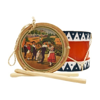 Tambor tradicional com pele estampada e baquetas de madeira