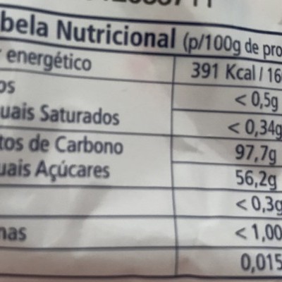 Tabela nutricional de um produto alimentar em português
