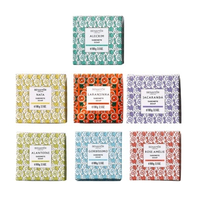 Sete sabonetes Benamôr em caixas coloridas com padrões florais e nomes diferentes