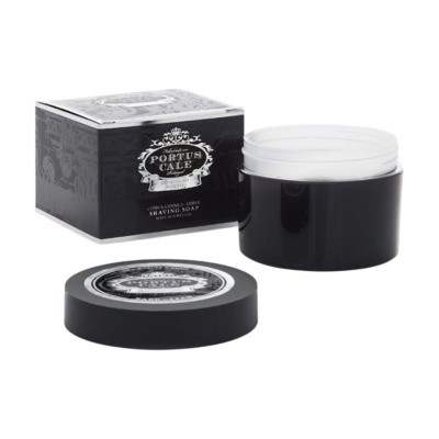 Sabonete de barbear Portus Cale com embalagem preta e texto branco