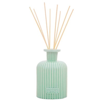 Difusor de aromas cerâmico verde com riscas brancas e varetas de madeira