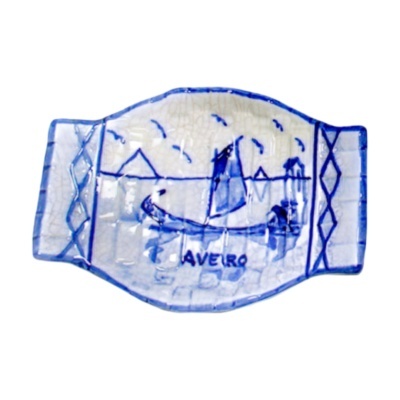 Prato decorativo de cerâmica com desenho azul e texto AVEIRO
