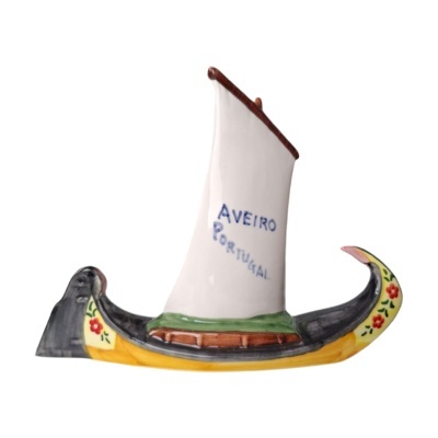 Miniatura cerâmica barco azul branco amarelo com vela com texto Aveiro Portugal