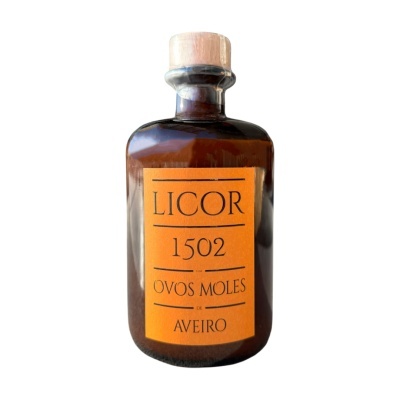 Frasco de licor com rótulo laranja e tampa de cortiça