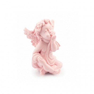 Estatueta de anjo cor-de-rosa sentado com asas e gesto de dedo no lábio