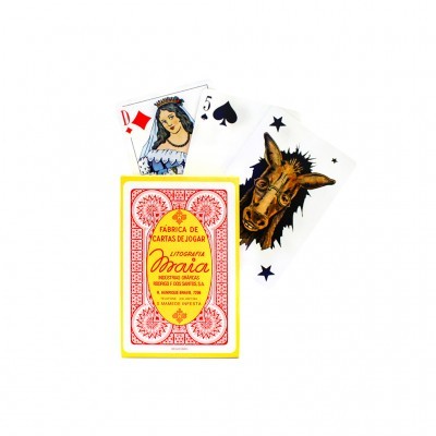 Baralho de cartas de jogar com caixa amarela e vermelha e cartas visíveis com desenhos variados