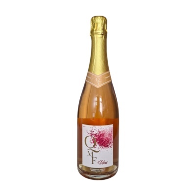 Garrafa de espumante brut rosé com tampa dourada e rótulo branco com detalhes em rosa e dourado