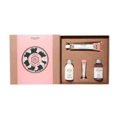 Conjunto de cosméticos Benamôr com quatro produtos em caixa castanha e tampa rosa