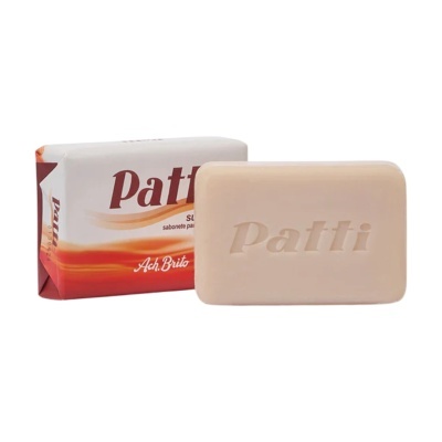 Sabonete sólido bege com embalagem branca e laranja etiquetada Patti