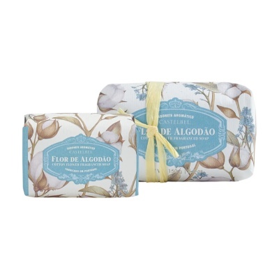 Duas barras de sabão Castelbel flor de algodão com embalagem floral e laço amarelo.