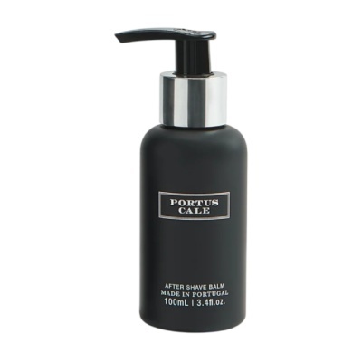 Frasco preto de after shave balm com tampa prateada e dispenser