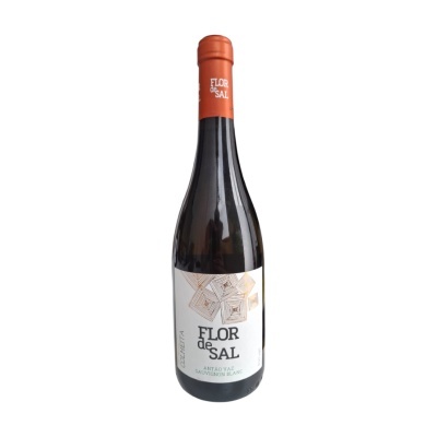 Garrafa de vinho branco com rótulo branco e cápsula laranja