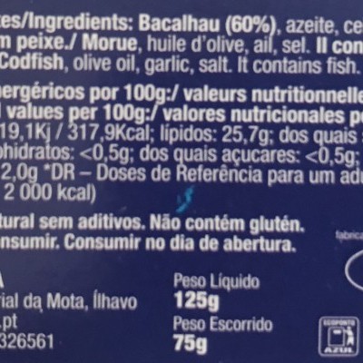 Etiqueta de embalagem com lista de ingredientes, valores nutricionais e informações do fabricante
