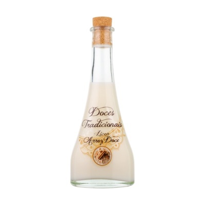 Garrafa de vidro com licor branco e tampa de cortiça