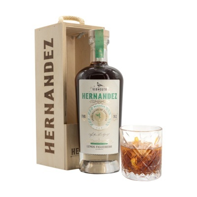 Garrafa de vermute Hernandez com copo e caixa de madeira