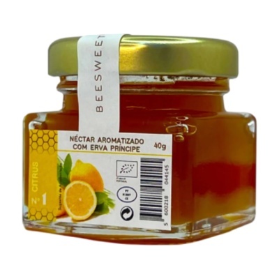 Pote de vidro com néctar aromatizado e tampa dourada
