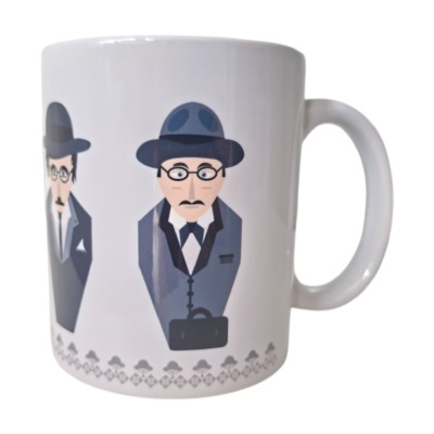 Caneca branca com ilustrações de homens de chapéu e terno.